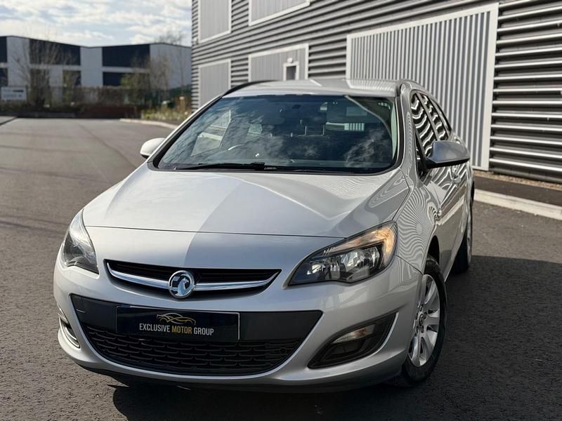 Used Vauxhall Astra Design Edition 2015 Silver Estate