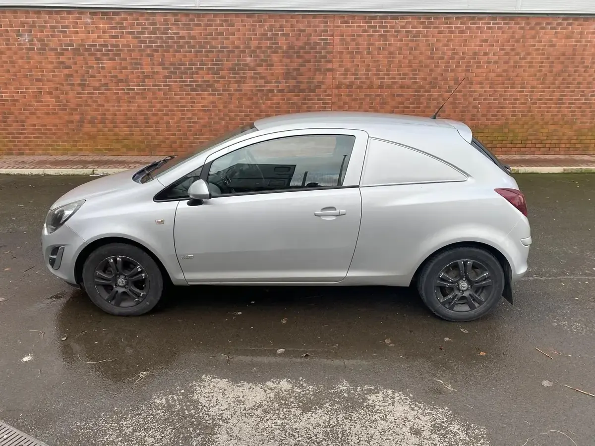 Used Vauxhall Corsa Sportive 95 HP (69 kW) 2014 Silver Hatchback