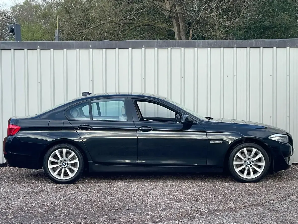 Usado BMW 520 2011 Negro Berlina