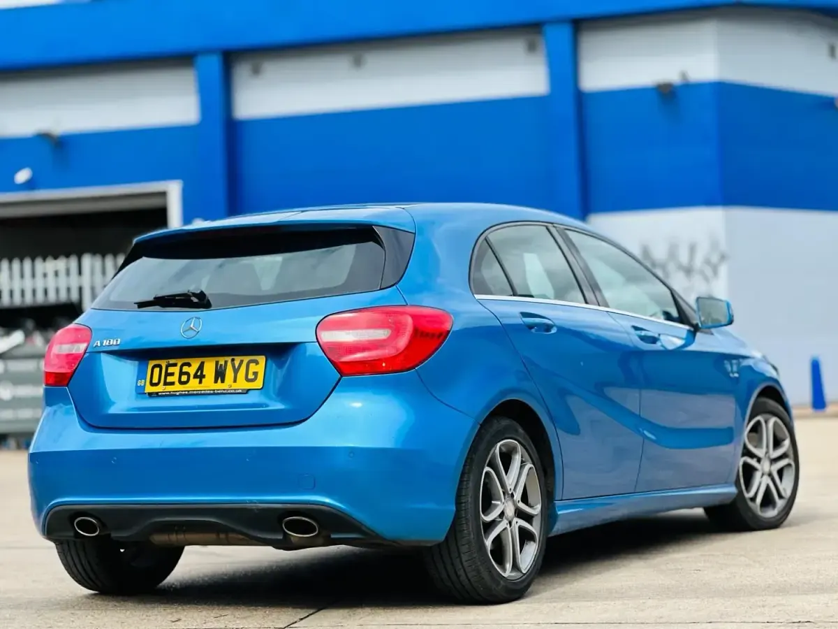 Begagnad Mercedes A180 122 HK (89 kW) 2015 Blå Halvkombi