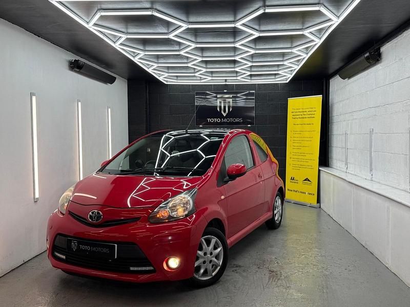 Begagnad Toyota Aygo 68 HK (50 kW) 2013 Multicolour Halvkombi