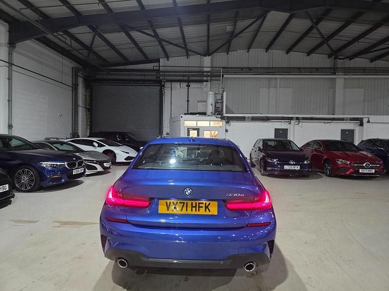 Begagnad BMW 330e M Sport 2021 Blå Sedan