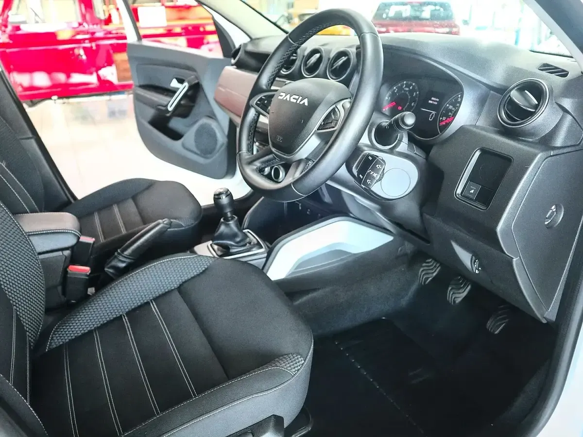 Used Dacia Duster Journey 90 HP (66 kW) 2023 White SUV