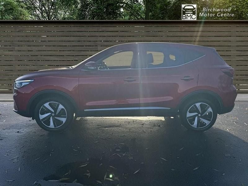 Used MG ZS SE 114 kW (156 HP) 2022 Red Hatchback