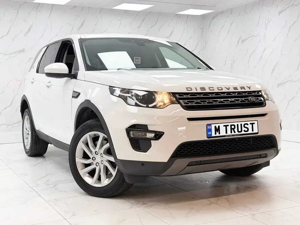 Used Land Rover Discovery 5 SE 180 HP (132 kW) 2019 White SUV