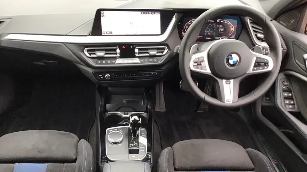 Usado BMW M135 Comfort Edition 302 CV (222 kW) 2024 Gris Utilitario