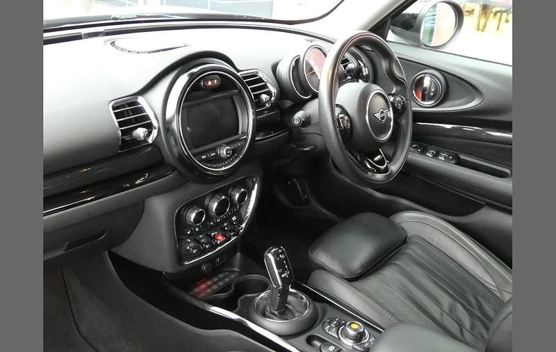 Used Mini Cooper Clubman Exclusive 134 HP (98 kW) 2019 Silver Estate