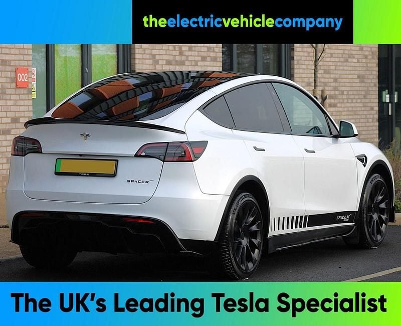 White Used 2022 Tesla Model Y Long Range SUV | £22,995 (Fair price) - Image 1/4