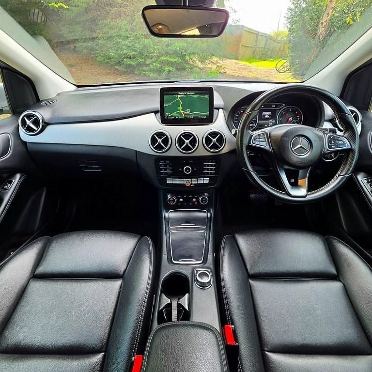 Used Mercedes B200 Premium 2017 Silver MPV