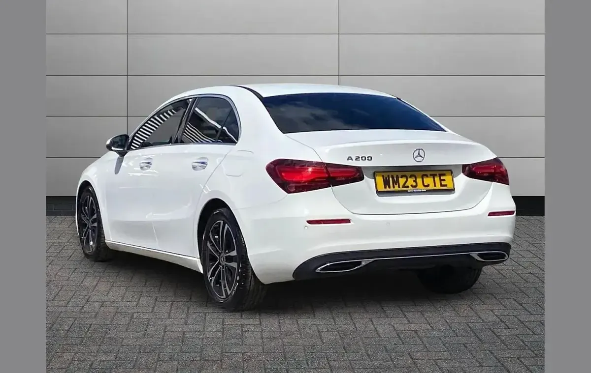 Używany Mercedes A200 Executive 161 KM (118 kW) 2023 Biały Sedan/Limuzyna