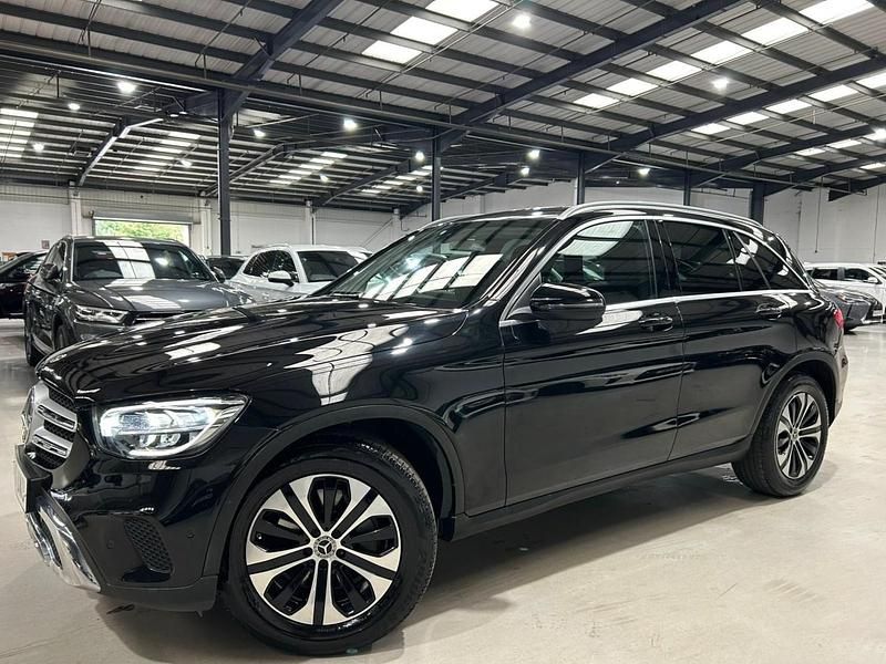 Black Used 2020 Mercedes 300 Estate | £17,879 (Good price) - Image 1/4