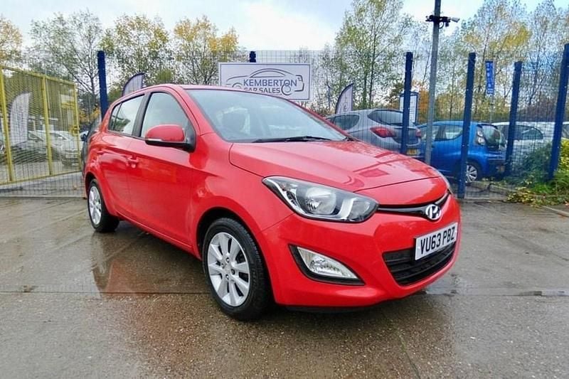 Red Used 2013 Hyundai i20 Active Hatchback | £4,995 (Fair price) - Image 1/1