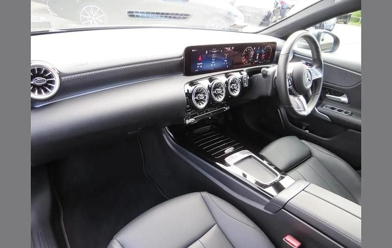 Usado Mercedes A200 Executive 161 CV (118 kW) 2024 Gris Utilitario