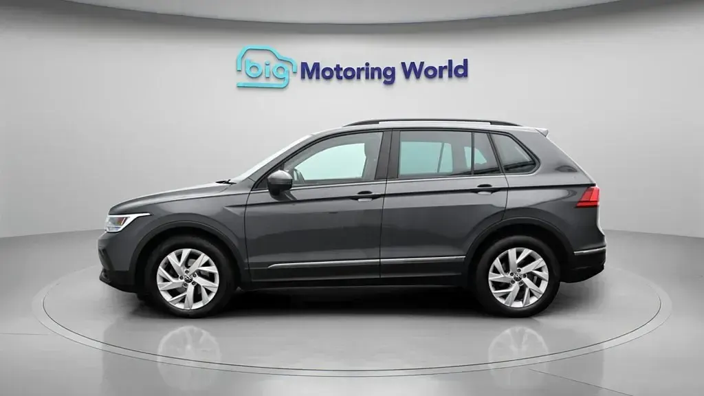 Begagnad VW Tiguan S 130 HK (95 kW) 2023 Grå SUV