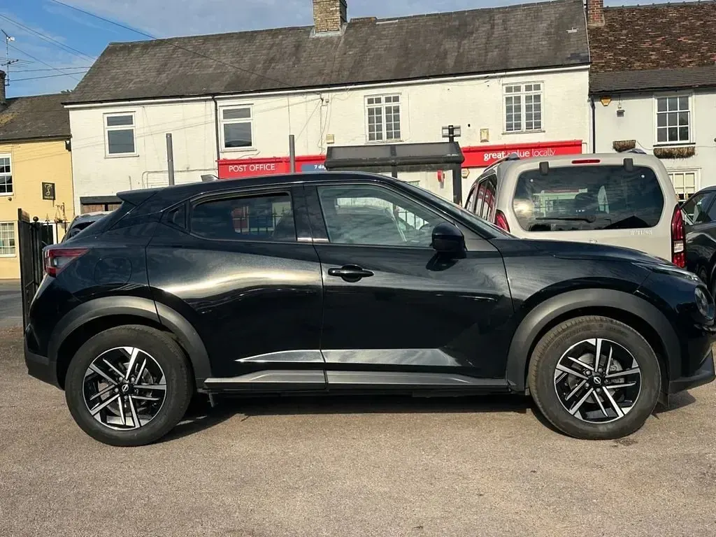 Second-hand Nissan Juke N-Connecta 114 CP (83 kW) 2025 Negru SUV