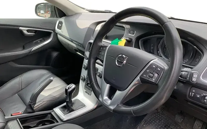 Begagnad Volvo V40 152 HK (111 kW) 2019 Grå Halvkombi