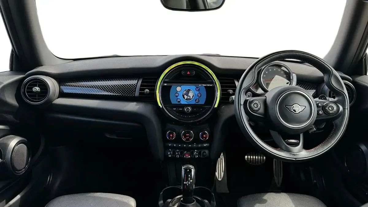 Begagnad Mini Cooper S Hatch 189 HK (139 kW) 2019 Svart Halvkombi