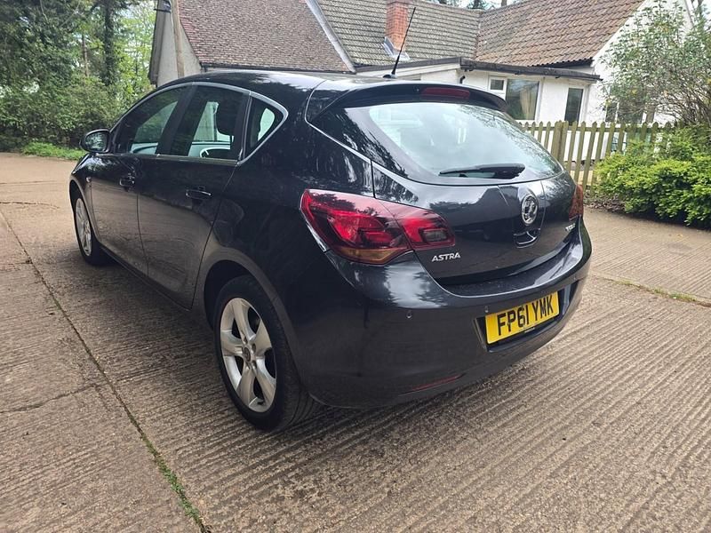 Used Vauxhall Astra SRi 130 HP (95 kW) 2011 Black Hatchback