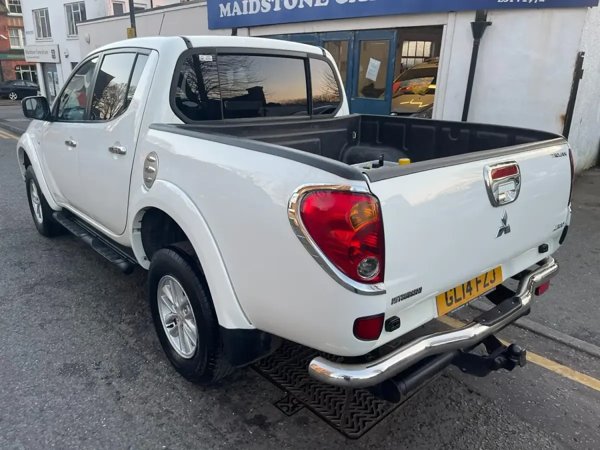 Begagnad Mitsubishi L200 175 HK (128 kW) 2014 Vit Pickup
