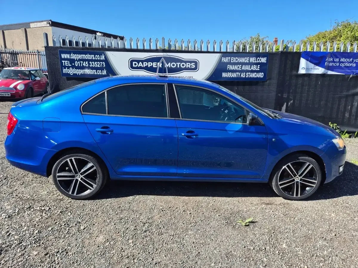 Usado Skoda Rapid Sport 105 HP (77 kW) 2014 Azul Citadino