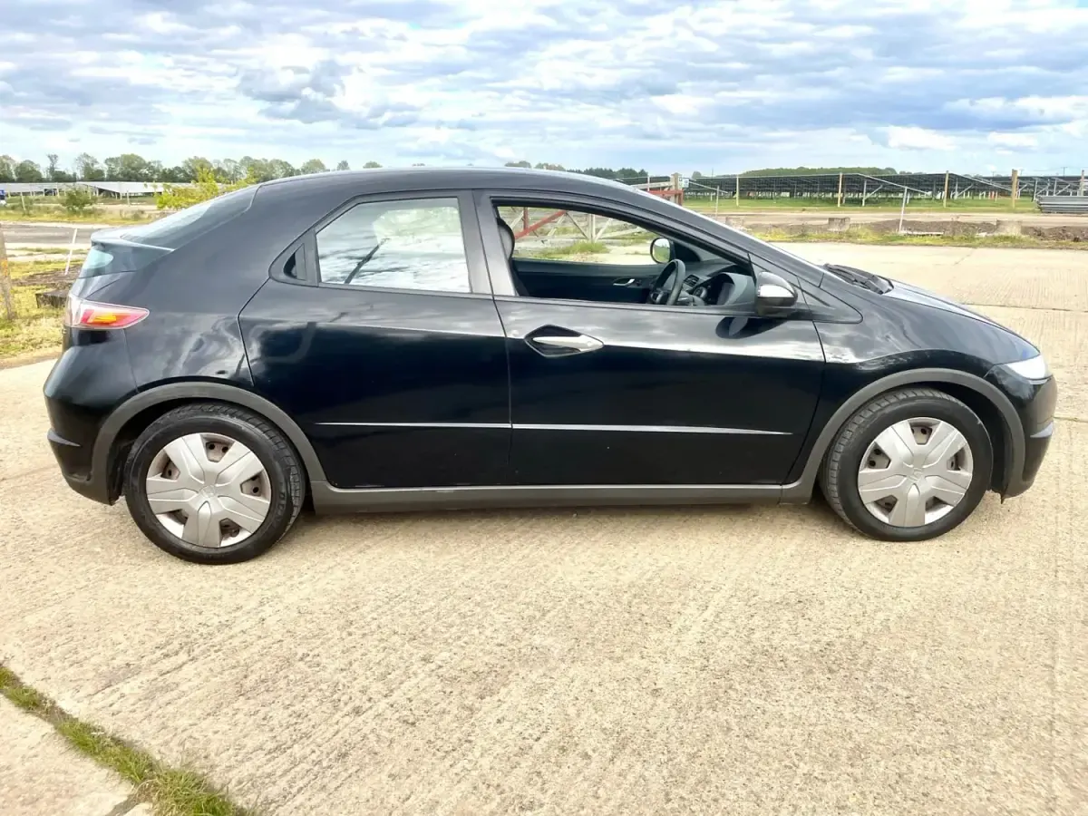 Używany Honda Civic SE 82 KM (60 kW) 2009 Czarny Hatchback