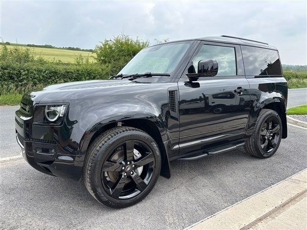 Black Used 2025 Land Rover Defender HSE Dynamic SUV | £77,590 (Expensive) - Image 1/1