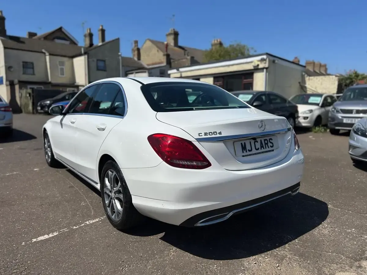 Used Mercedes C200 136 HP (100 kW) 2015 White Sedan