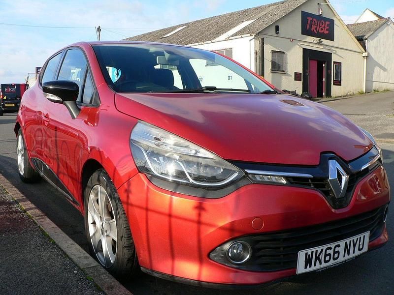 Used Renault Clio IV Dynamique 2016 Red Hatchback