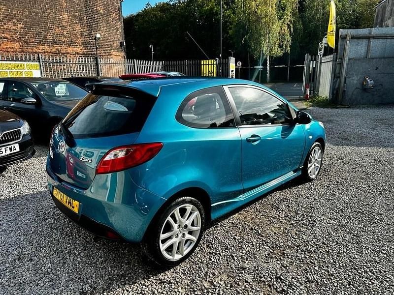 Begagnad Mazda 2 Inclusive 102 HK (75 kW) 2011 Blå Halvkombi