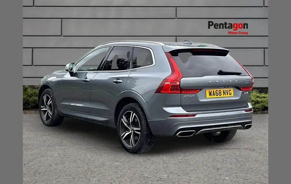 Used Volvo XC60 R-Design 187 HP (137 kW) 2018 Grey SUV