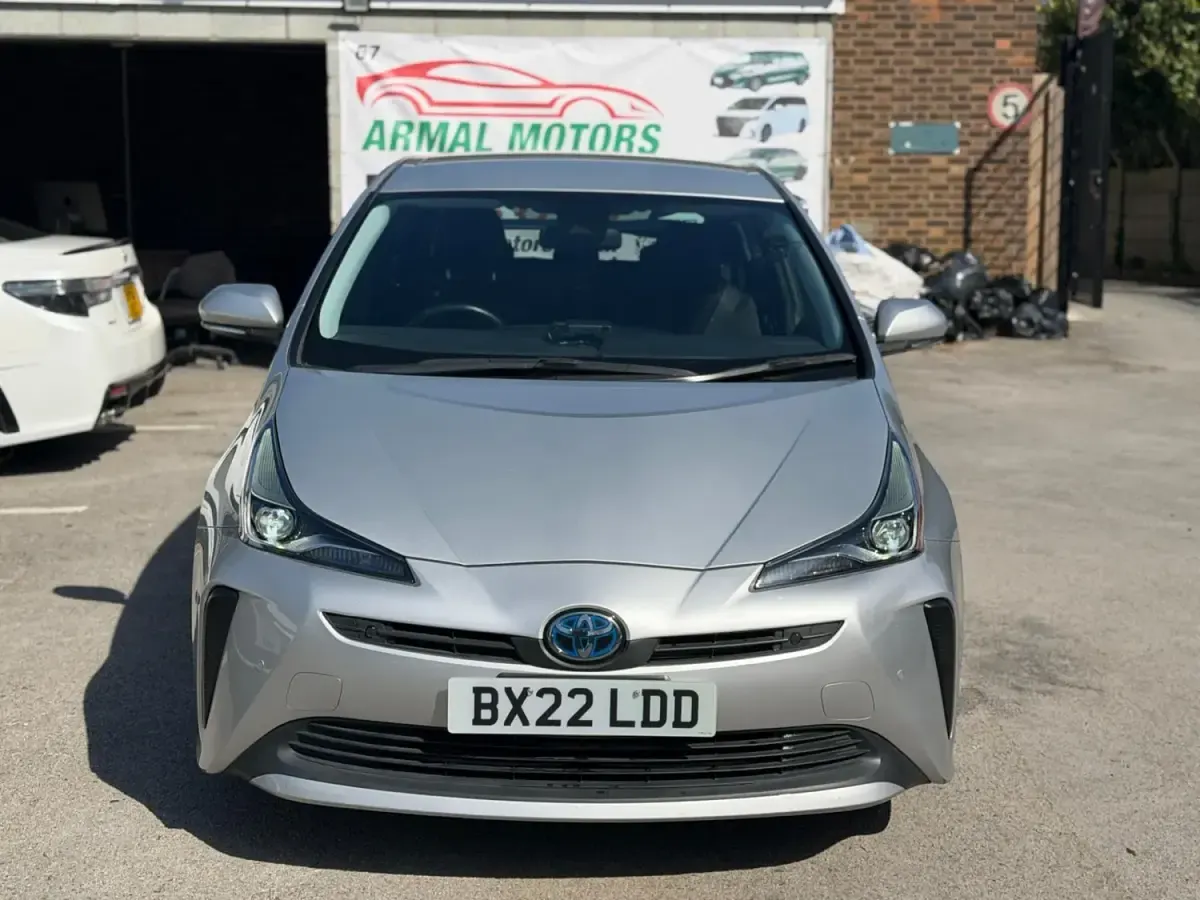 Usado Toyota Prius 140 CV (102 kW) 2026 Plateado Utilitario