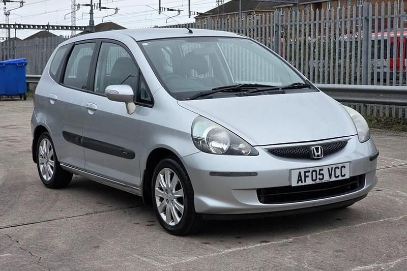 Silver Used 2005 Honda Jazz SE Hatchback | £1,095 (Good price) - Image 1/1