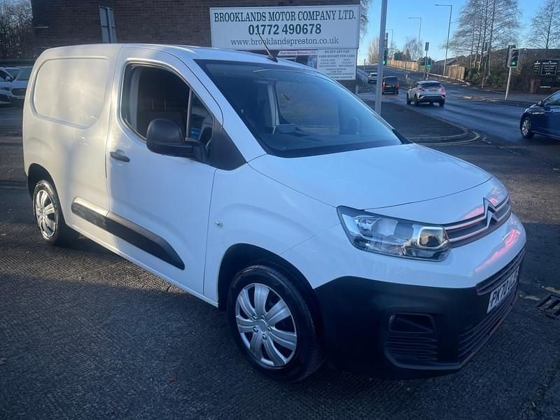 White Used 2020 Citroën Berlingo MPV | £7,995 (Good price) - Image 1/4