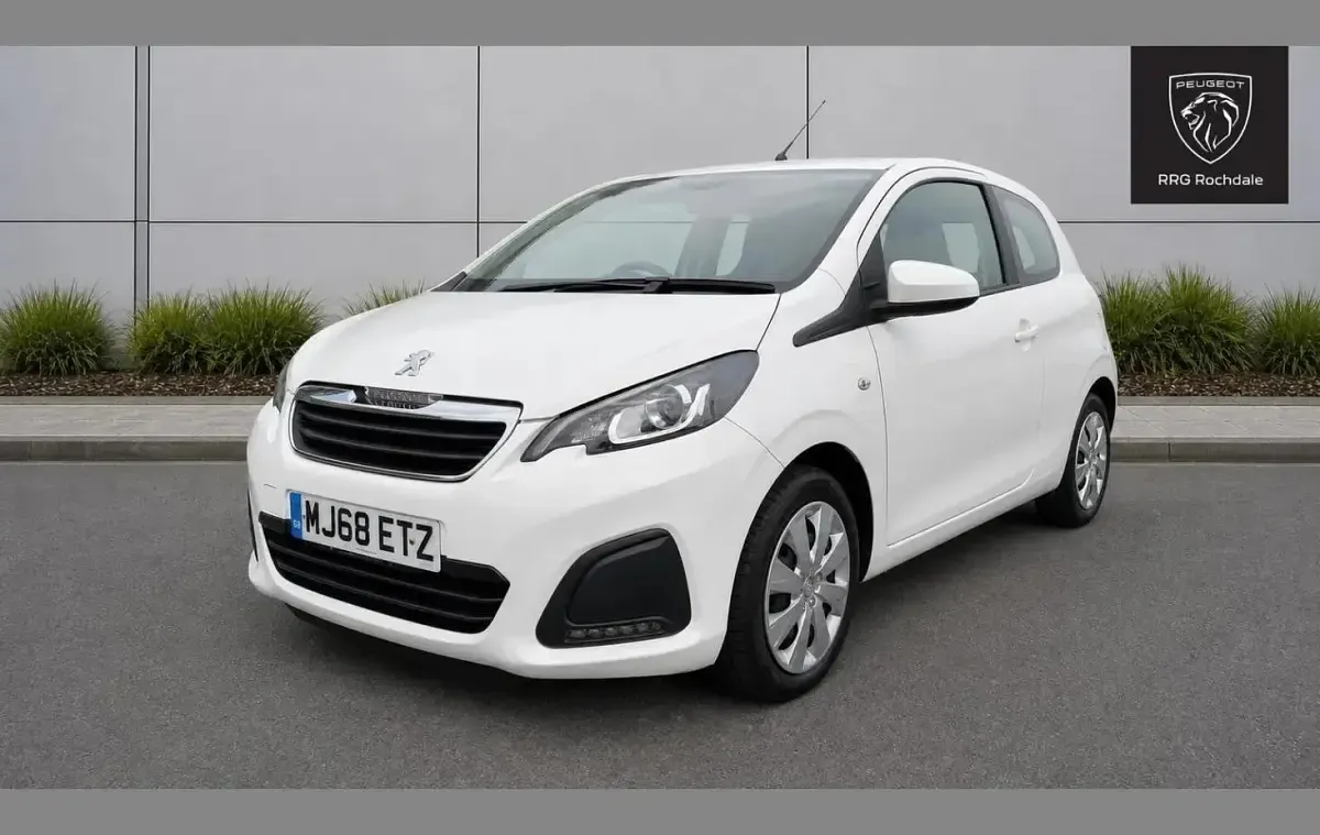 Used Peugeot 108 Active 71 HP (52 kW) 2018 White Hatchback