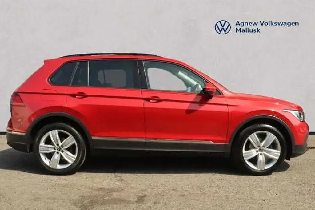 Used VW Tiguan Life 150 HP (110 kW) 2022 Red SUV