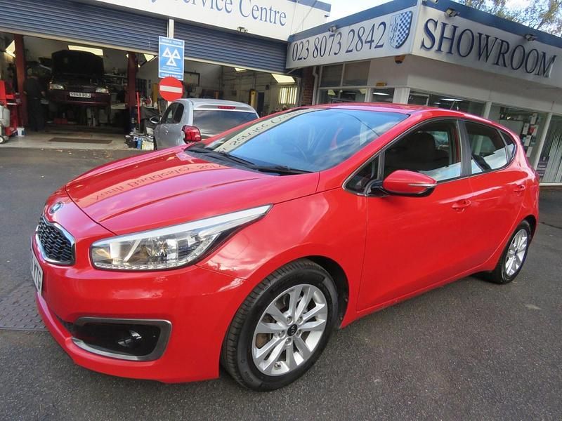 Red Used 2015 Kia Ceed 2 Hatchback | £3,989 (Fair price) - Image 1/2