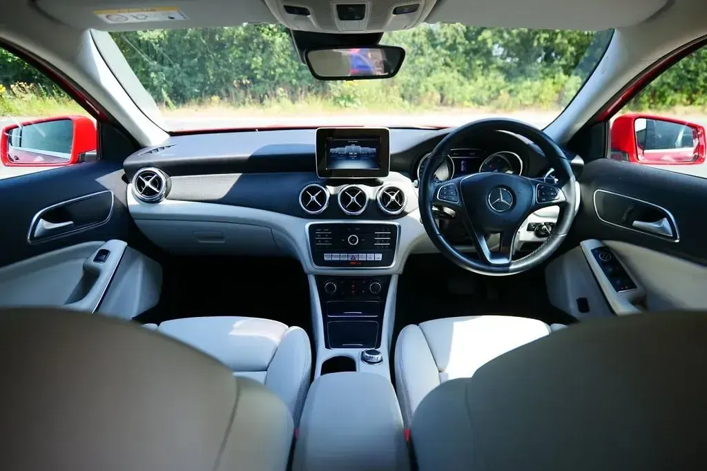 Used Mercedes GLA200 Executive 156 HP (114 kW) 2019 Red SUV