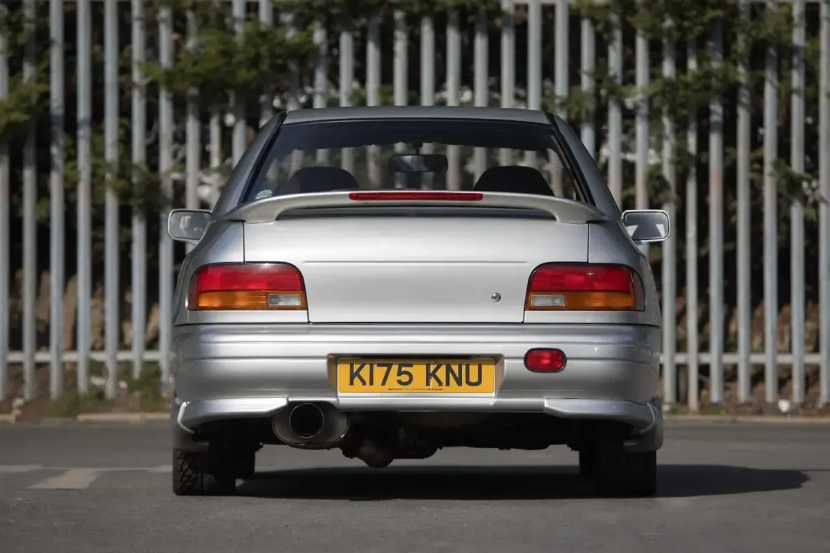 Begagnad Subaru Impreza 1999 Silver Sedan