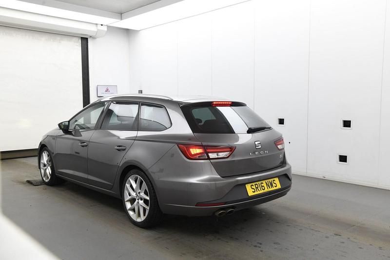 Begagnad Seat Leon FR 150 HK (110 kW) 2016 Grå Kombi