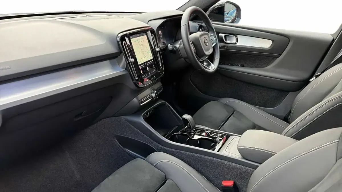 Used Volvo XC40 Ultra 161 HP (118 kW) 2025 Silver SUV