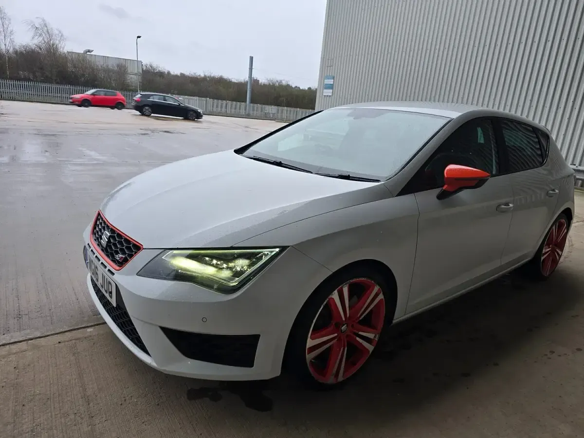 Used Seat Leon Cupra 290 290 HP (213 kW) 2016 White Hatchback