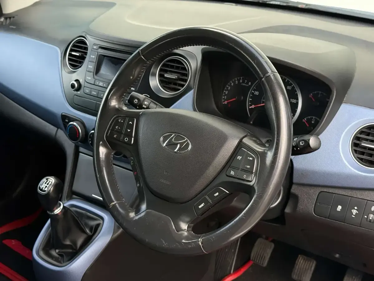 Used Hyundai i10 Premium 67 HP (49 kW) 2016 White Hatchback