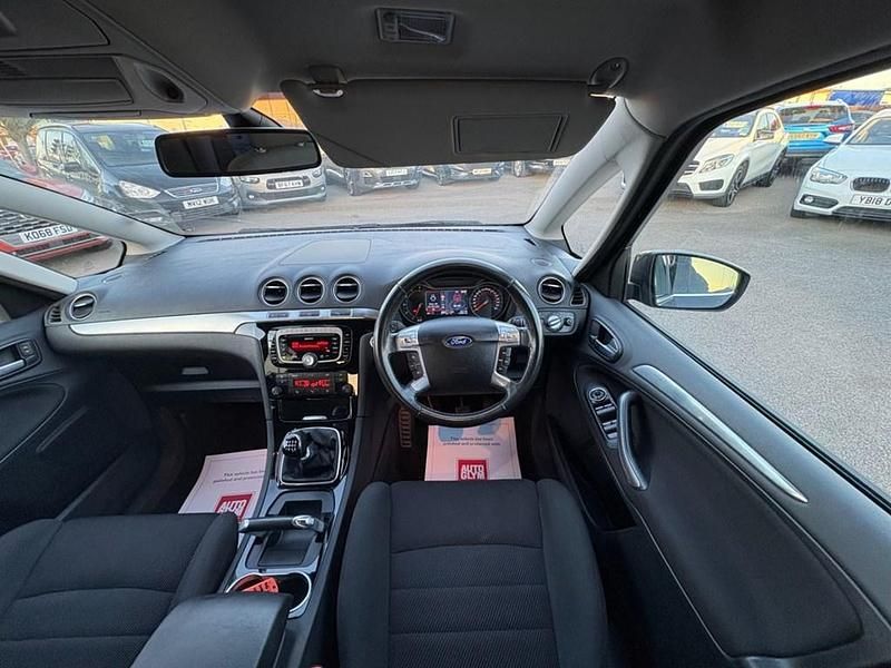 Usado Ford S-MAX Titanium 180 HP (132 kW) 2013 Castanho Monovolume