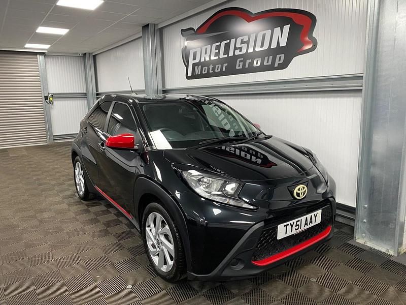 Black Used 2022 Toyota Aygo X PURE SUV | £10,495 (Super price) - Image 1/4