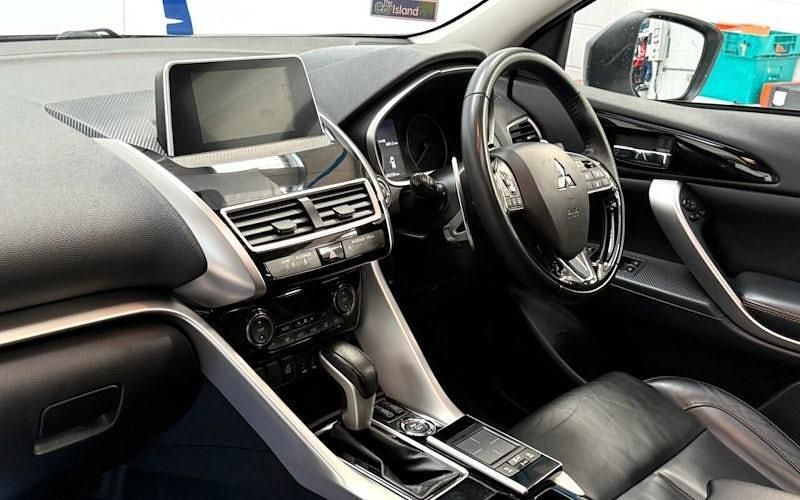 Used Mitsubishi Eclipse 163 HP (119 kW) 2019 White Hatchback