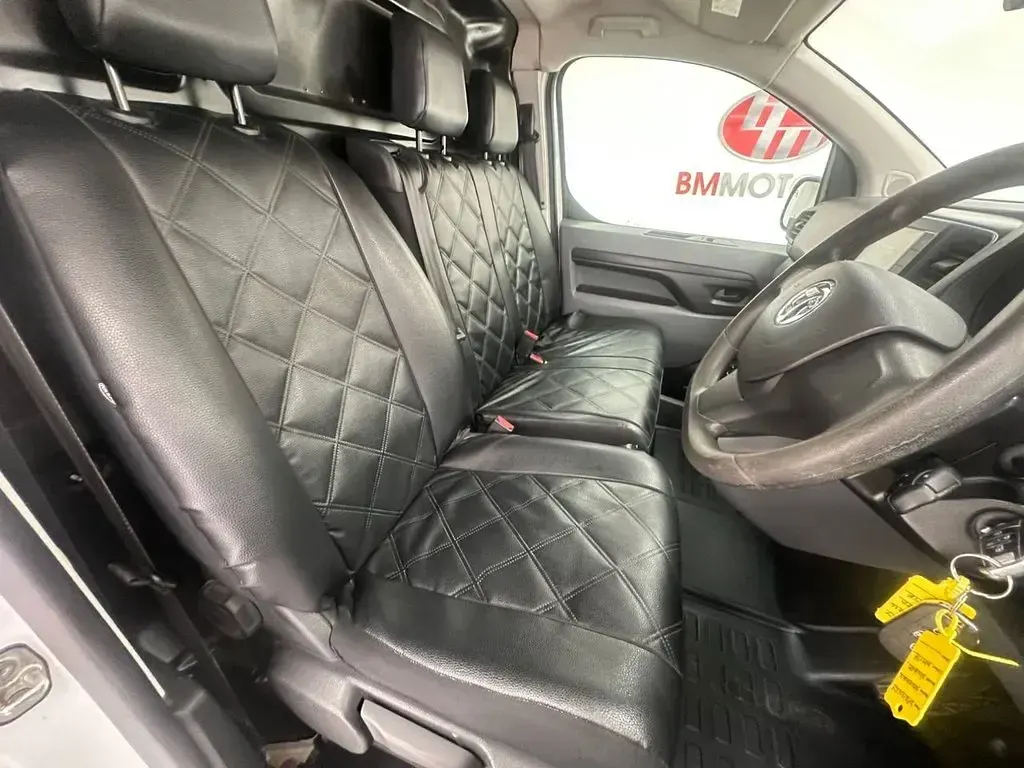 Used Vauxhall Vivaro 100 HP (73 kW) 2019 White MPV
