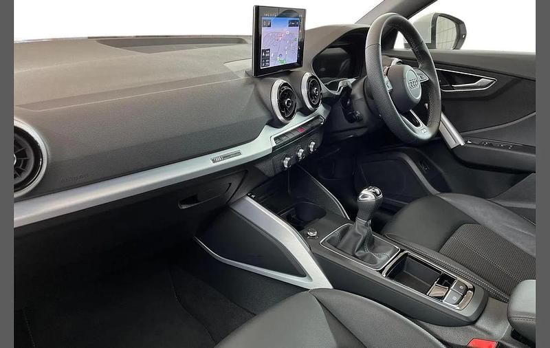 Used Audi Q2 S-Line 147 HP (108 kW) 2025 White SUV