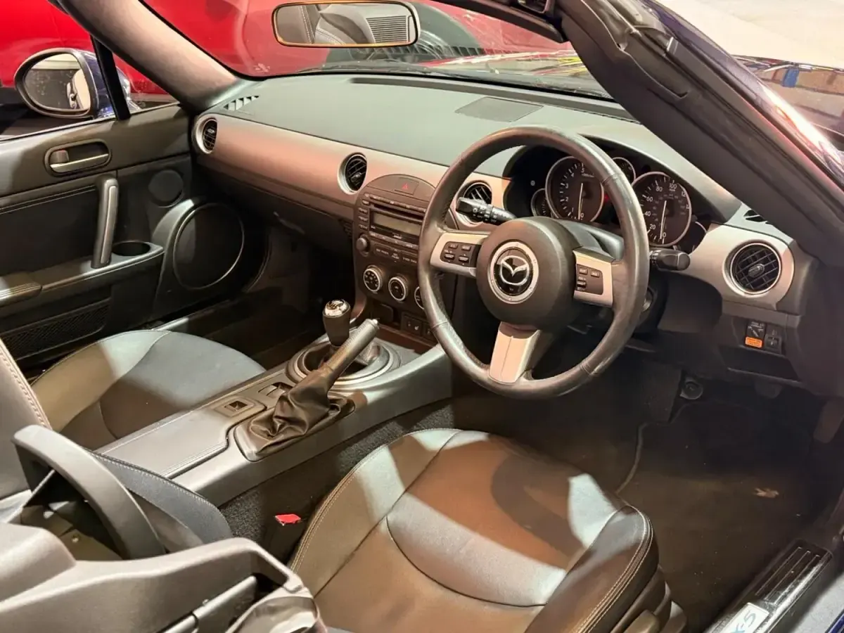 Begagnad Mazda MX5 Inclusive 161 HK (118 kW) 2011 Blå Cab
