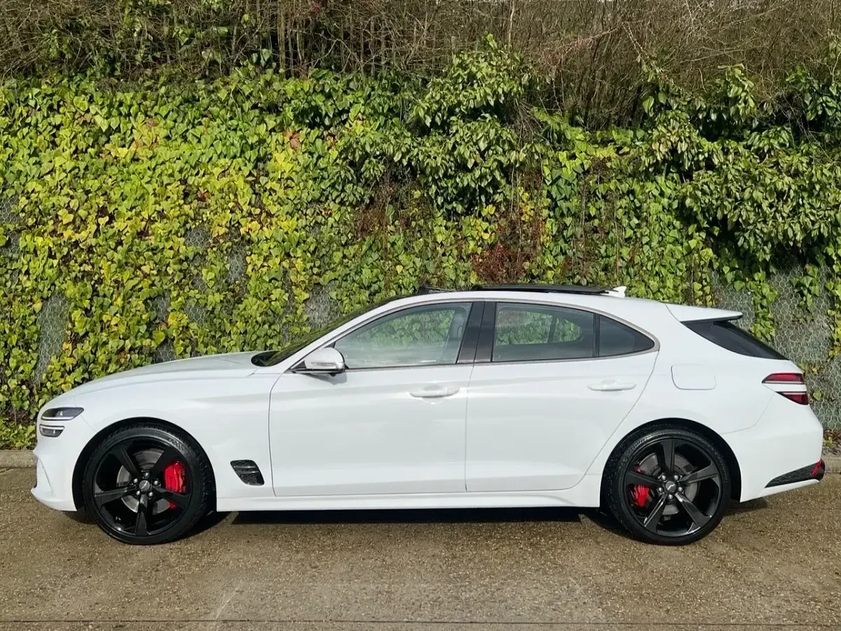 Used Genesis G70 Sport 245 HP (180 kW) 2022 White Estate