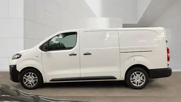 Used Vauxhall Vivaro S 150 HP (110 kW) 2020 White MPV